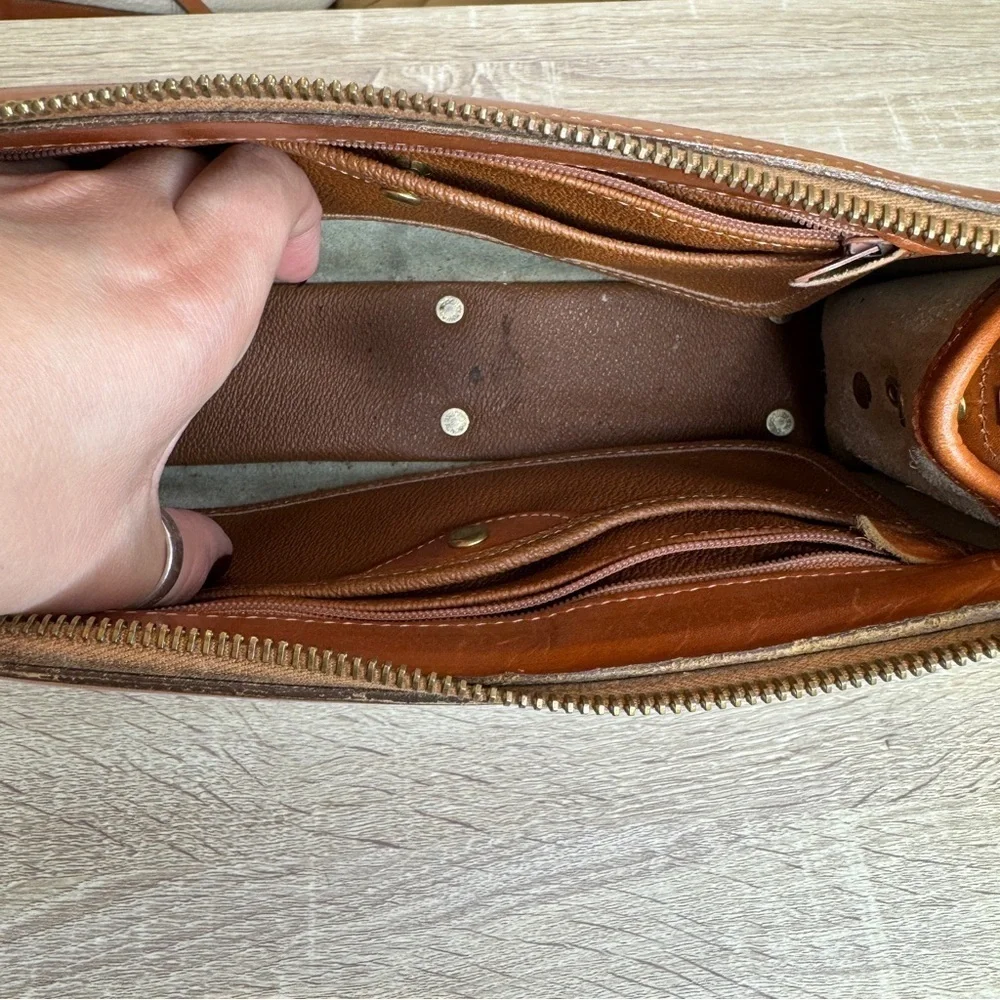 Dooney & Bourke Cream and Tan Leather Bag Vintage - Picture 11 of 15